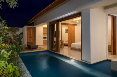 an infinity pool in a villa with a bedroom at Taman Sari Pengubengan Villa in Kerobokan