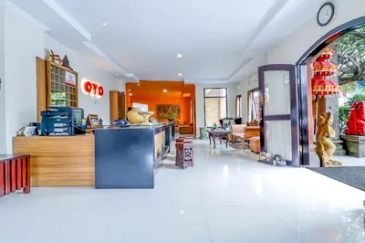 a lobby of a restaurant with a counter at Catur Adi Putra in Denpasar
