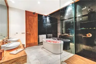 a bathroom with a tub and two sinks and a shower at Villa De Jiwa 495 Seminyak in Seminyak