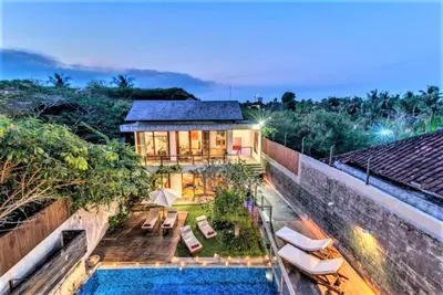 a villa with a swimming pool and a house at Villa De Jiwa 495 Seminyak in Seminyak
