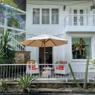 Beach House Canggu - 150m Berawa beach