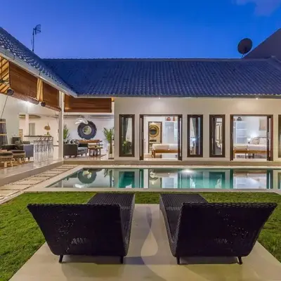 Central 4 bedr villa 5min walk from eat street&Beach