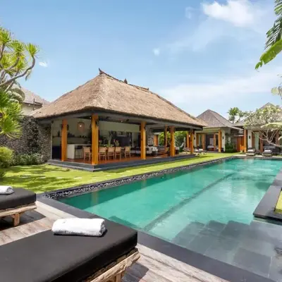 Villa Wolfe by Villa Finder