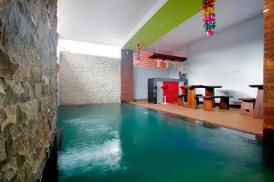 a large pool of water in the middle of a room at Valomia Guest House in Kerobokan