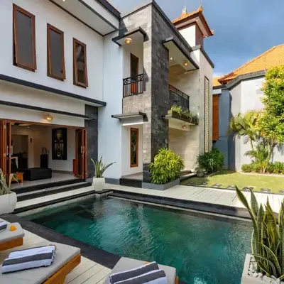 Vast 5bd Villa with Garden and Private Pool 250m to Beach